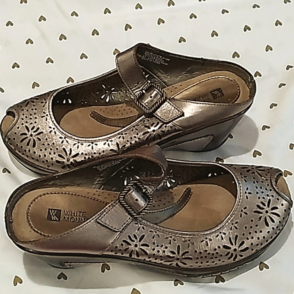 White Mountain Miso Peep Toe Sandals